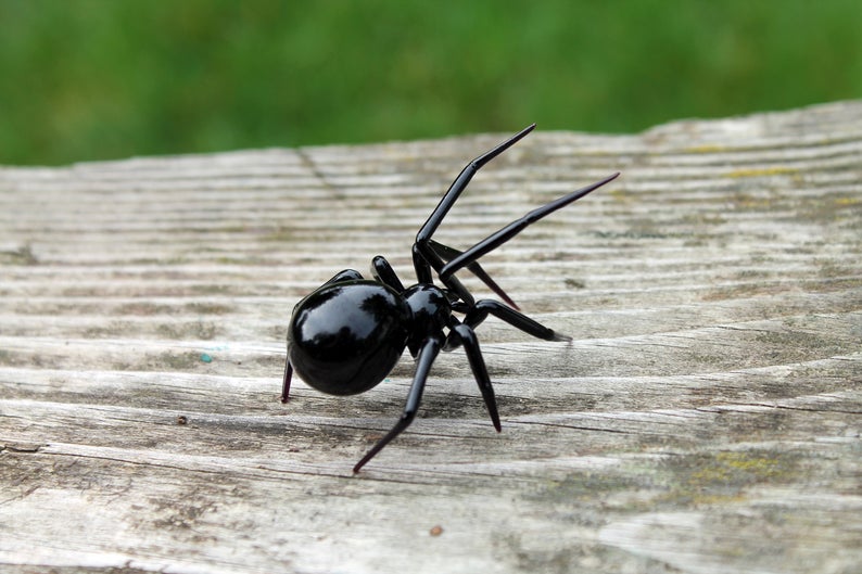 Glass black Widow Figurine, Blown Glass Spider sculpture