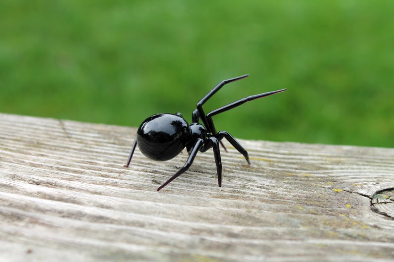 Glass black Widow Figurine, Blown Glass Spider sculpture