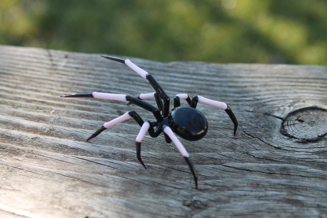Black Spider With Pink Legs – Murano Glass Figurine Halloween Decor