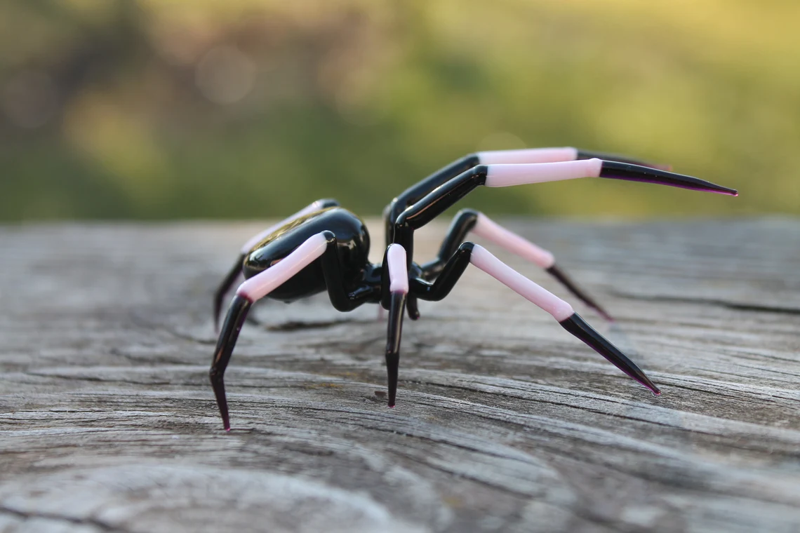 Black Spider With Pink Legs – Murano Glass Figurine Halloween Decor