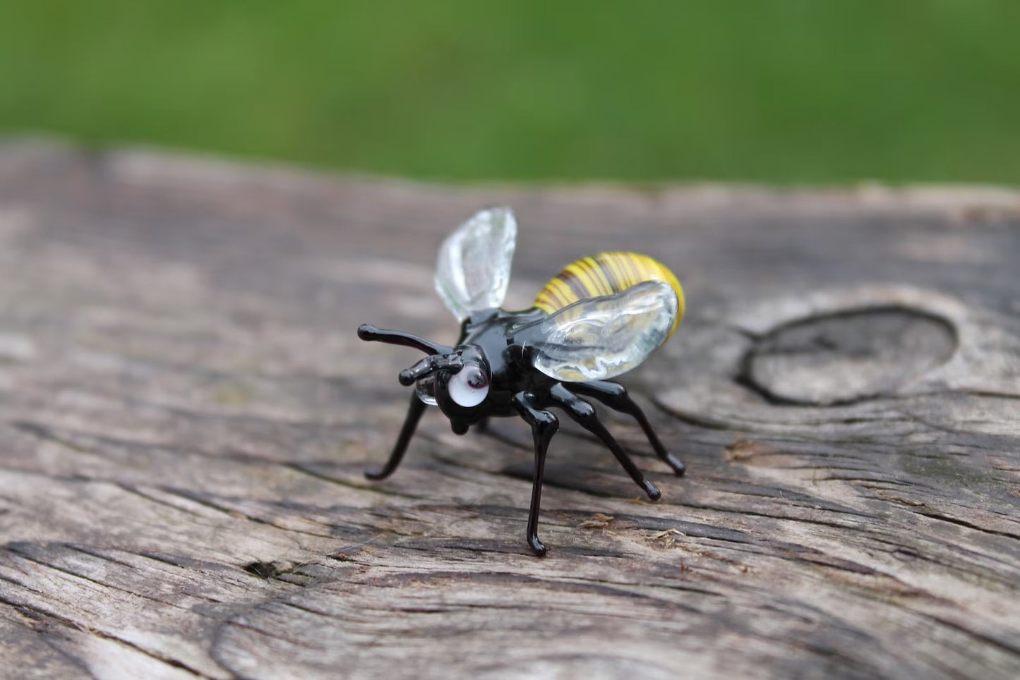 Light Yellow Glass Bee Figurine With Transparent Wings 1.4 Inches