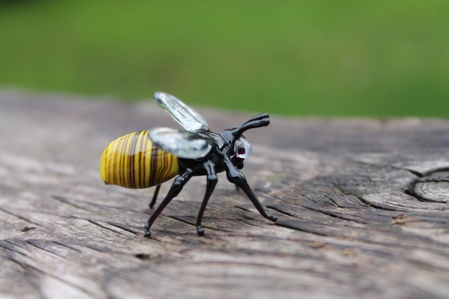 Light Yellow Glass Bee Figurine With Transparent Wings 1.4 Inches