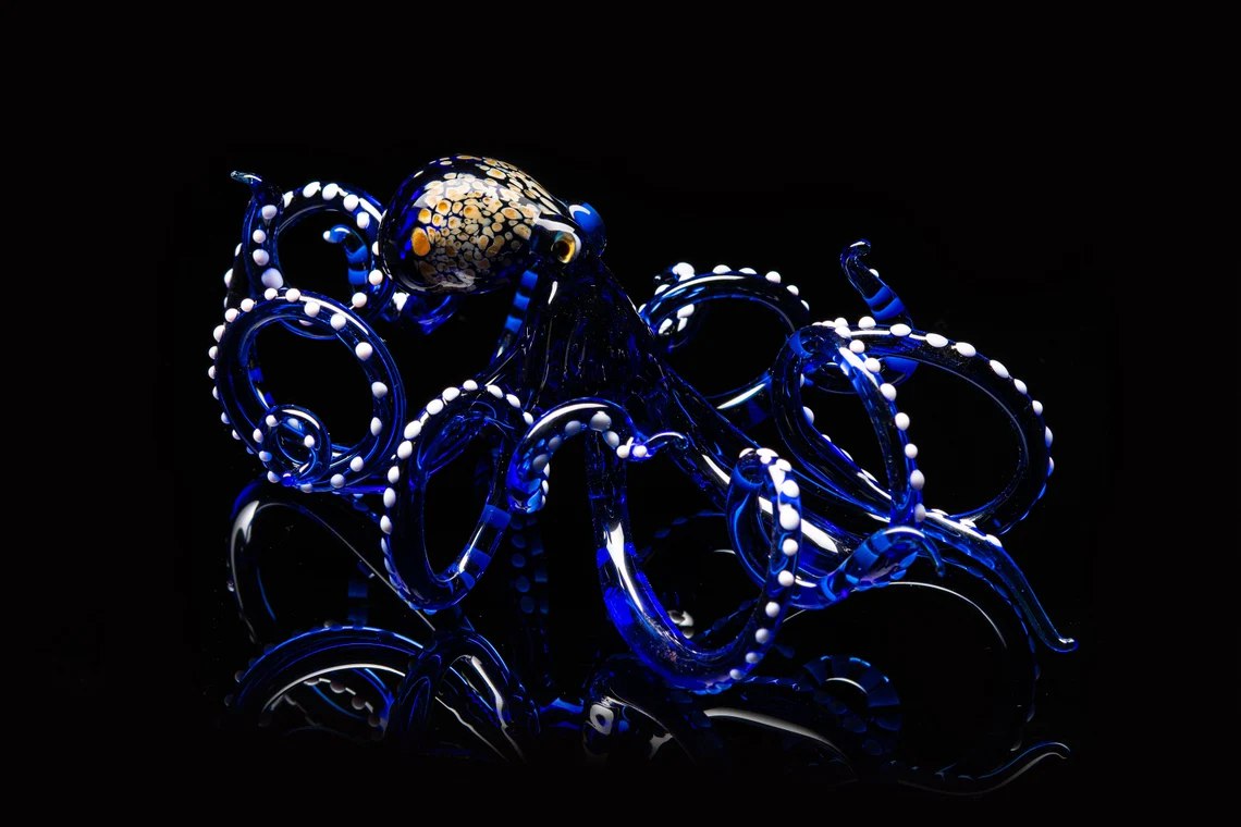 Deep Blue Blown Blown Glass Octopus Figurine In Deep Blue And Gold Glass Octopus