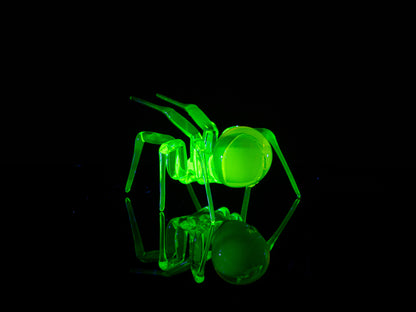 Handmade Uranium Glass Spider Figurine – Green Glowing UV Sculpture