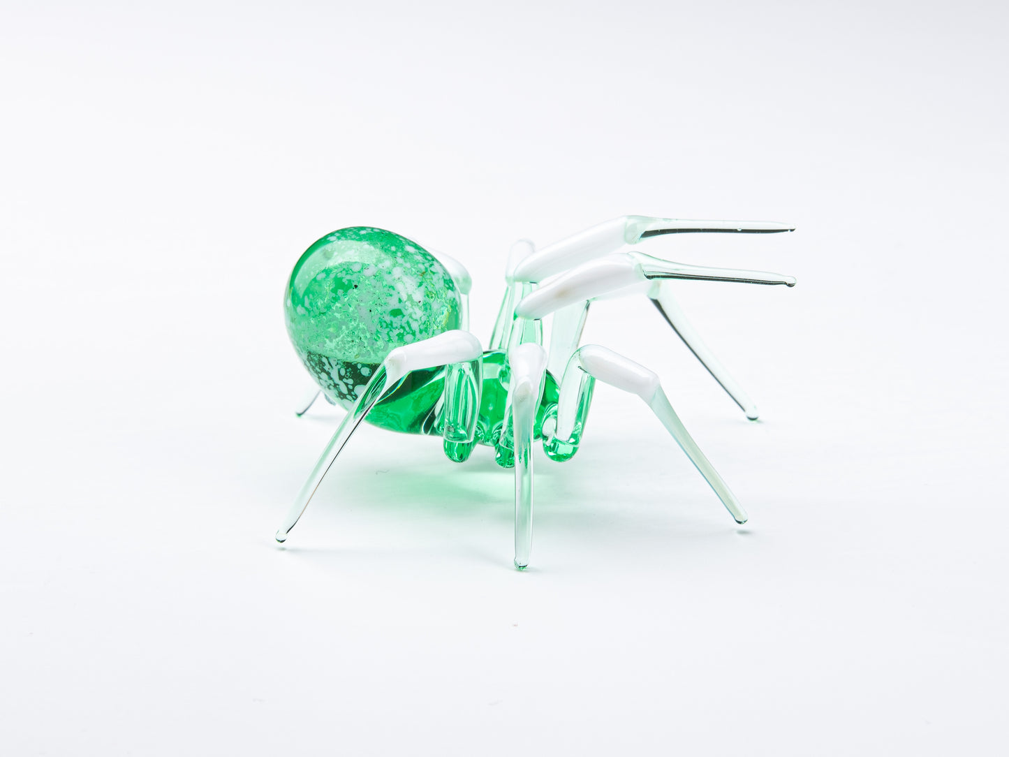 Handmade Uranium Glass Spider Figurine – Green Glowing UV Sculpture