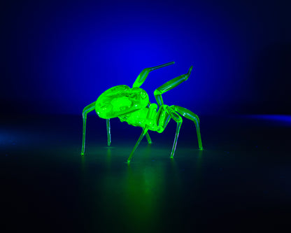 Deep Green Uranium Glass Spider Figurine – Miniature Insect – Sci-Fi Glow in the Dark Sculpture – Handmade Lampwork