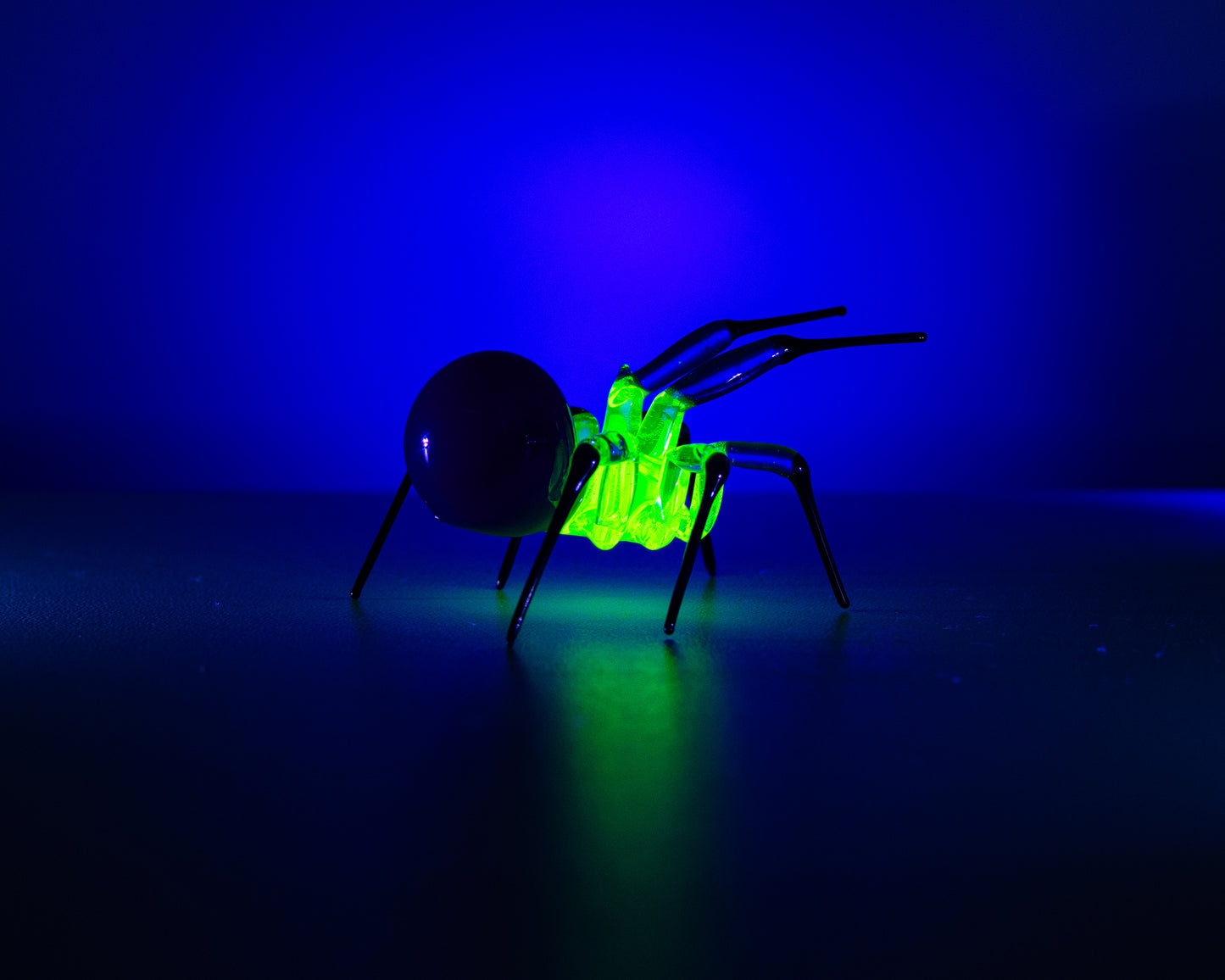 Purple Green Black Uranium Glass Spider Figurine – Miniature Insect – Sci-Fi Glow in the Dark Sculpture – Handmade Lampwork
