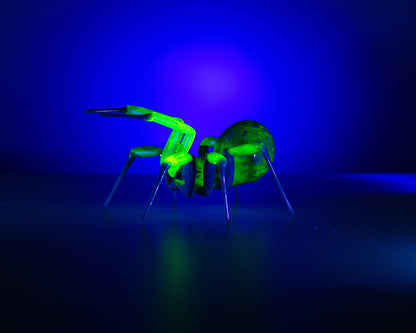 Deep Blue Green Uranium Glass Spider Figurine – Miniature Insect – Sci-Fi Glow in the Dark Sculpture – Handmade Lampwork