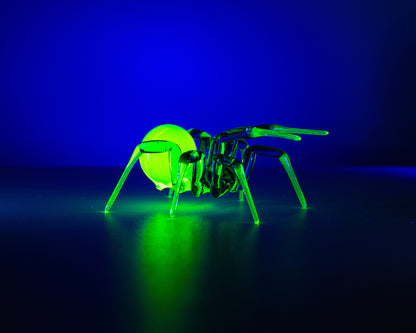 Green Blue Uranium Glass Spider Figurine – Miniature Insect – Sci-Fi Glow in the Dark Sculpture – Handmade Lampwork