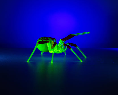 Bronze Red Uranium Glass Spider Figurine – Miniature Insect – Sci-Fi Glow in the Dark Sculpture – Handmade Lampwork
