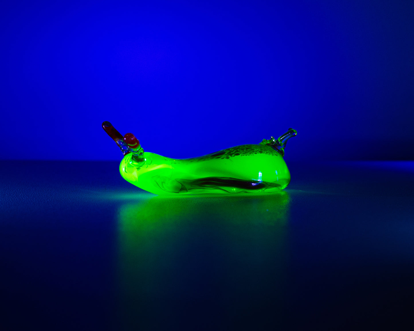 Nudibranch Uranium Glass Slug Figurine – Handblown Lampwork Miniature, UV Reactive Collectible