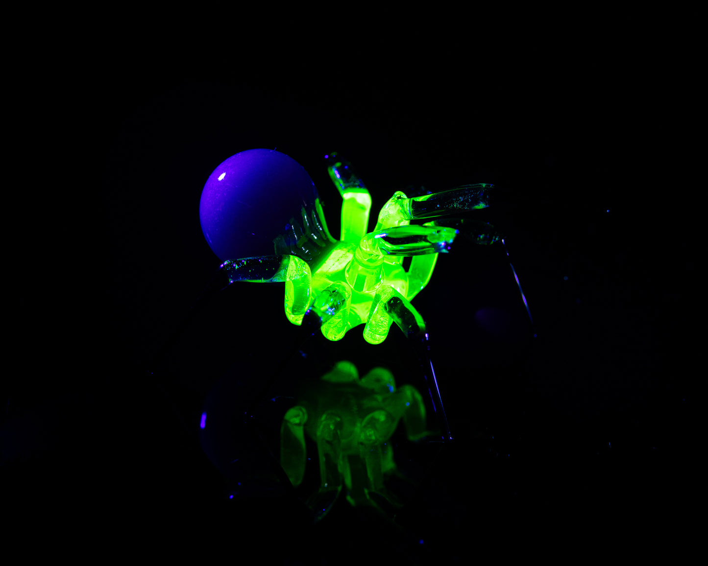 Purple Green Black Uranium Glass Spider Figurine – Miniature Insect – Sci-Fi Glow in the Dark Sculpture – Handmade Lampwork