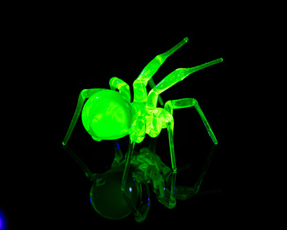 Green Yellow Uranium Glass Spider Figurine – Miniature Insect – Sci-Fi Glow in the Dark Sculpture – Handmade Lampwork