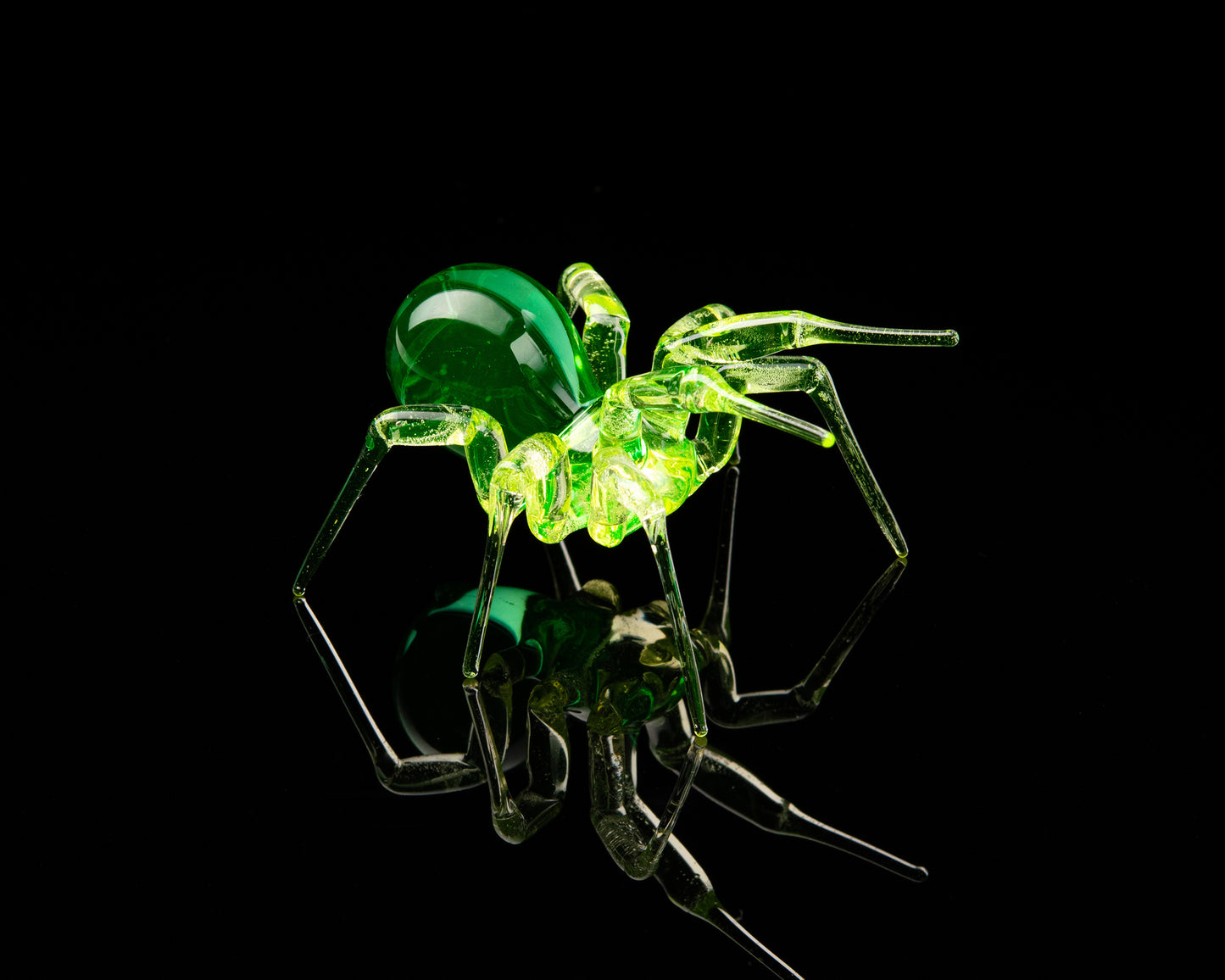 Green Yellow Uranium Glass Spider Figurine – Miniature Insect – Sci-Fi Glow in the Dark Sculpture – Handmade Lampwork