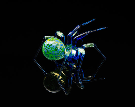 Deep Blue Green Uranium Glass Spider Figurine – Miniature Insect – Sci-Fi Glow in the Dark Sculpture – Handmade Lampwork