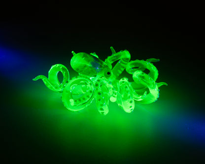 Green Uranium Glass Octopus Sculpture – Handmade Lampwork Collectible