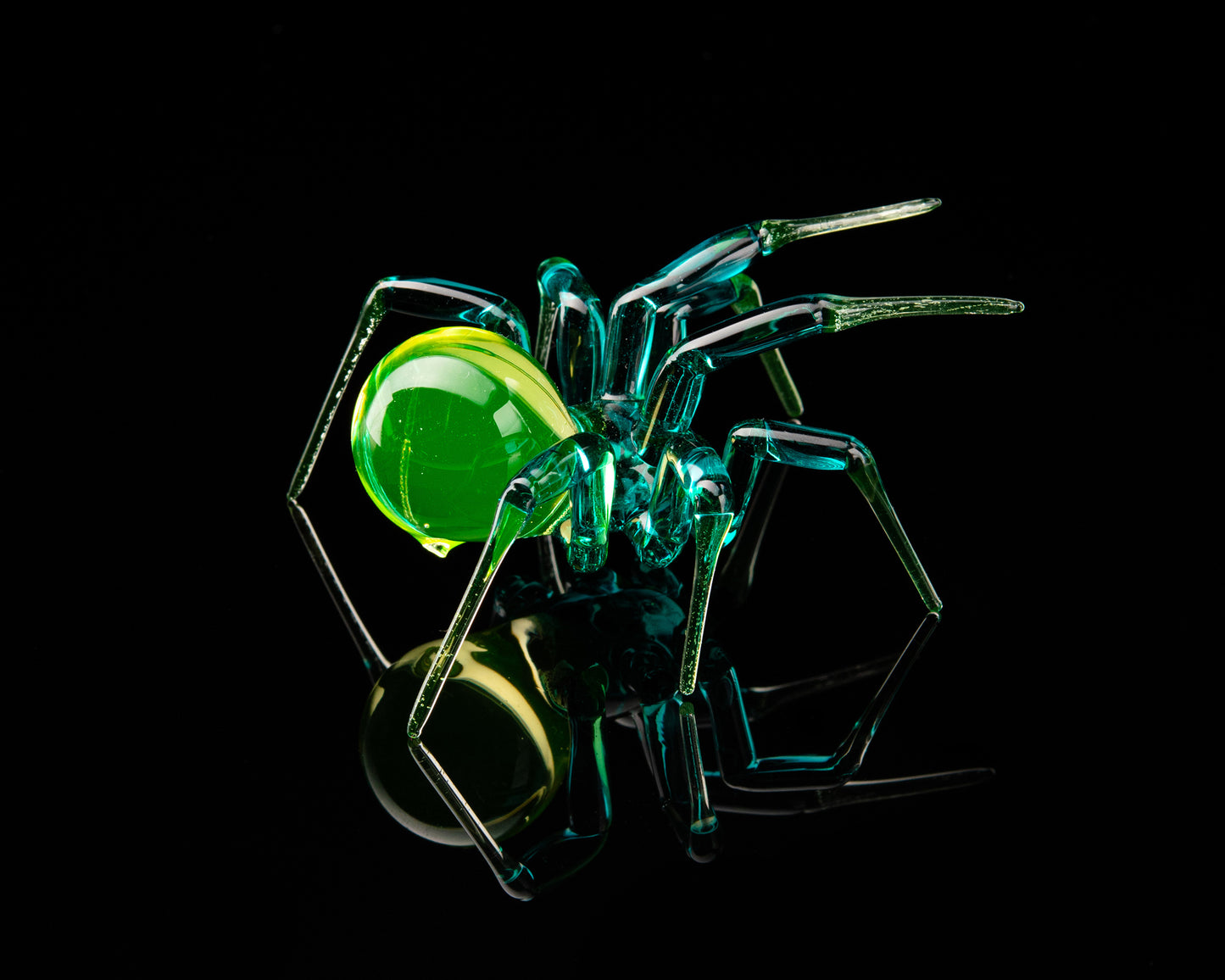 Green Blue Uranium Glass Spider Figurine – Miniature Insect – Sci-Fi Glow in the Dark Sculpture – Handmade Lampwork