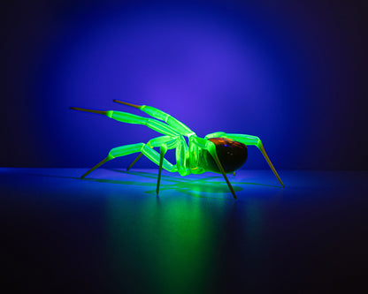 Handmade Uranium Glass Spider Figurine – Green Glowing UV Sculpture