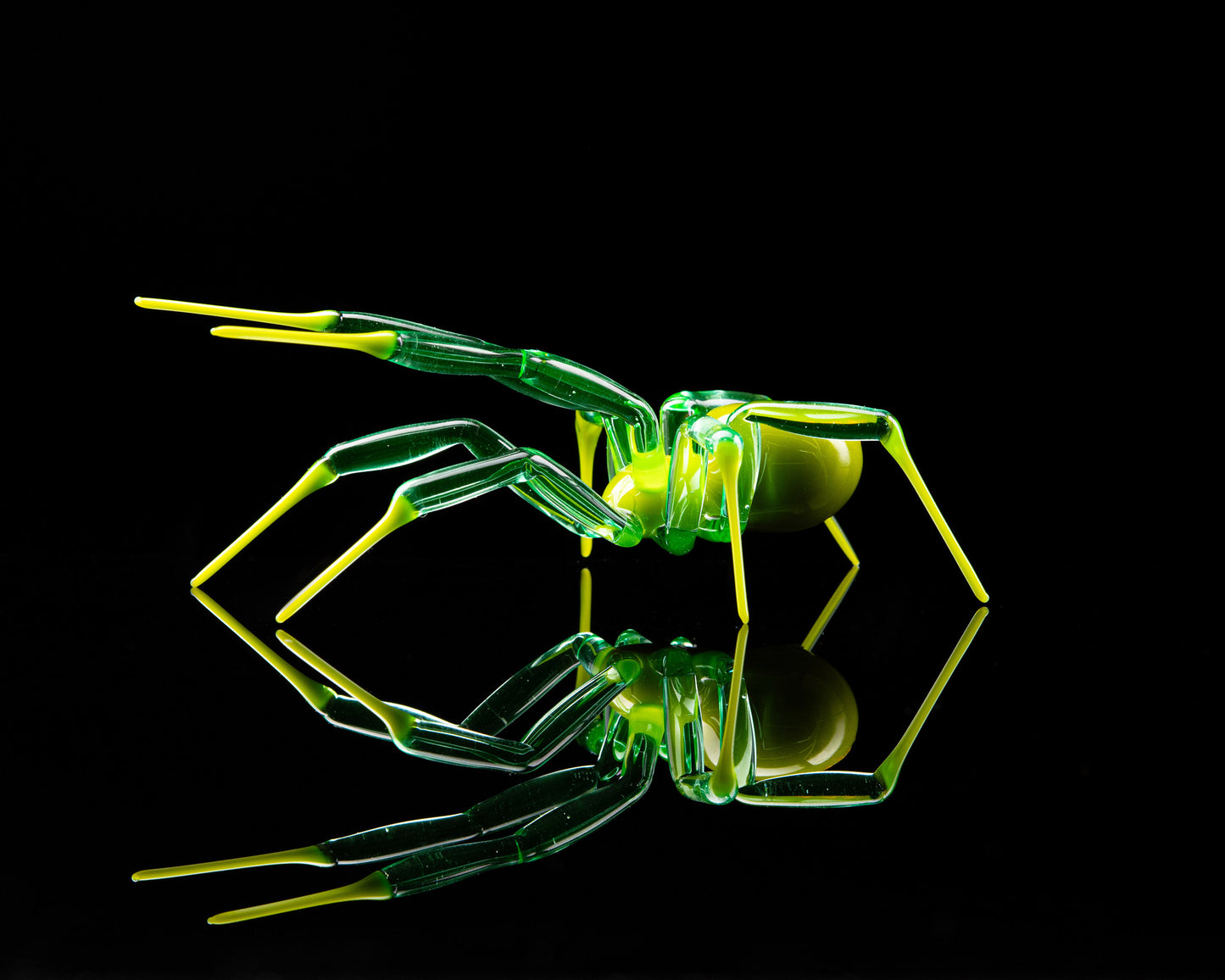 Handmade Uranium Glass Spider Figurine – Green Glowing UV Sculpture