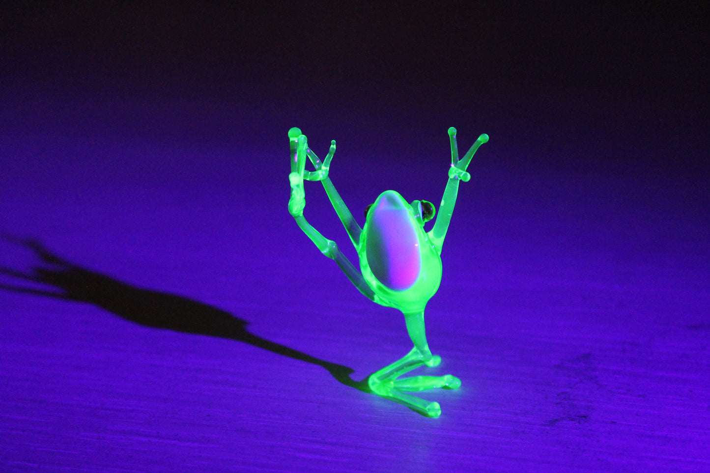Uranium Glass Frog Hand-Blown Collectible Figurine Blown Uranium Vaseline Glass Figurine Frog necklace Glass UV Miniature