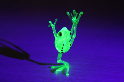 Uranium Glass Frog Hand-Blown Collectible Figurine Blown Uranium Vaseline Glass Figurine Frog necklace Glass UV Miniature