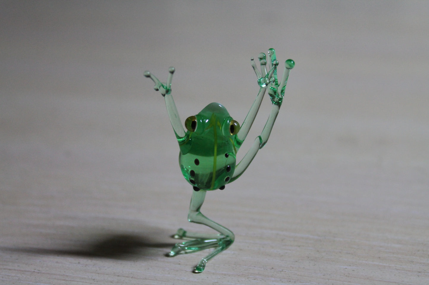 Uranium Glass Frog Hand-Blown Collectible Figurine Blown Uranium Vaseline Glass Figurine Frog necklace Glass UV Miniature