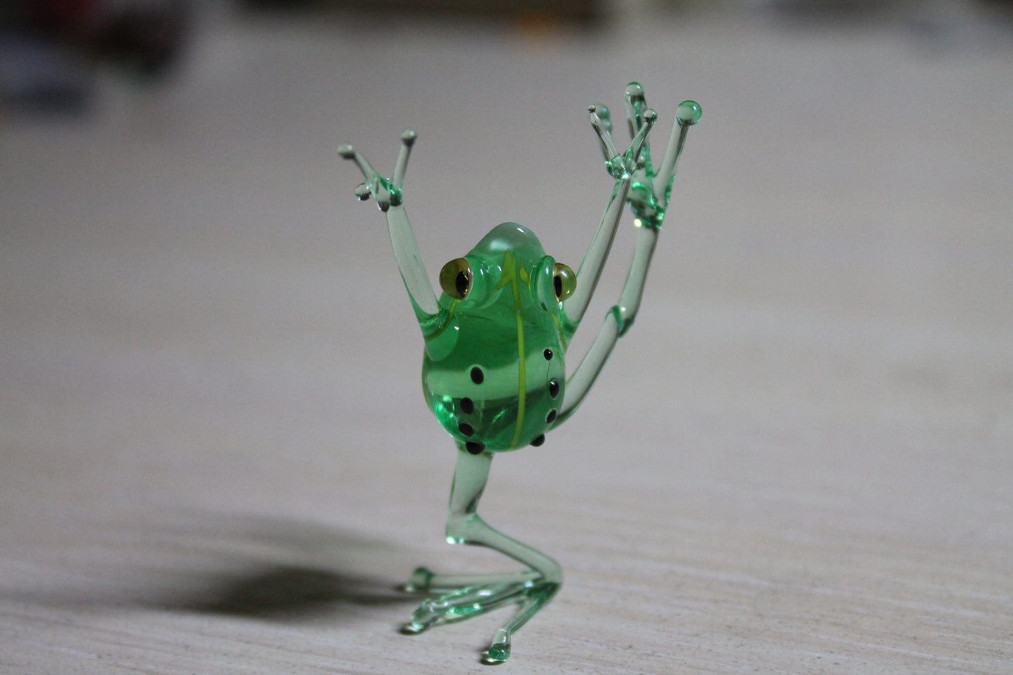 Uranium Glass Frog Hand-Blown Collectible Figurine Blown Uranium Vaseline Glass Figurine Frog necklace Glass UV Miniature