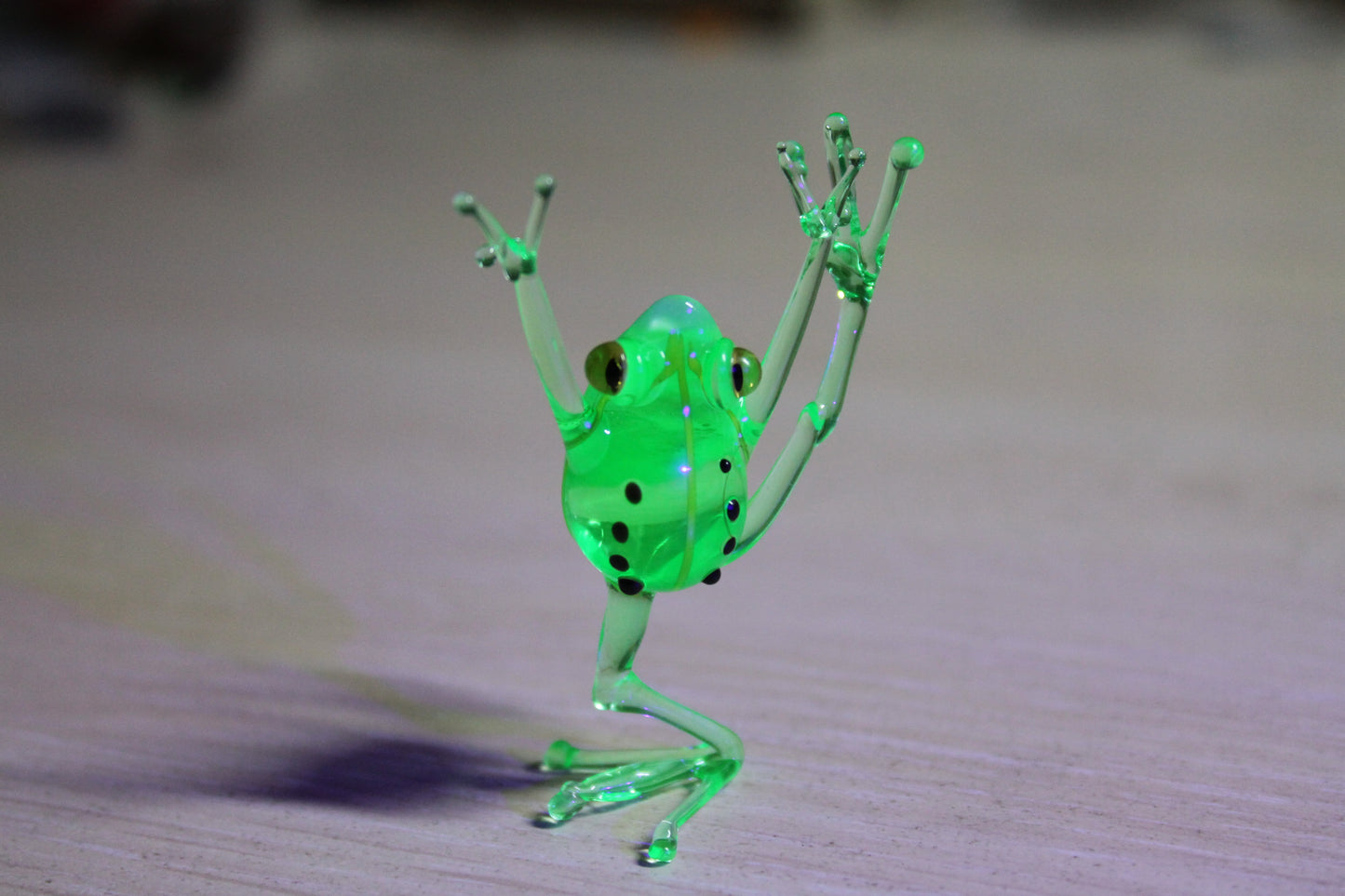 Uranium Glass Frog Hand-Blown Collectible Figurine Blown Uranium Vaseline Glass Figurine Frog necklace Glass UV Miniature