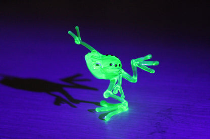 Uranium Glass Frog Hand-Blown Art Collectible Figurine Blown Uranium Vaseline Glass Figurine Frog necklace Glass UV Miniature