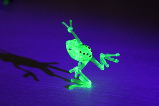 Uranium Glass Frog Hand-Blown Art Collectible Figurine Blown Uranium Vaseline Glass Figurine Frog necklace Glass UV Miniature
