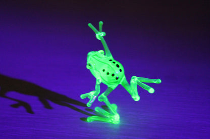 Uranium Glass Frog Hand-Blown Art Collectible Figurine Blown Uranium Vaseline Glass Figurine Frog necklace Glass UV Miniature