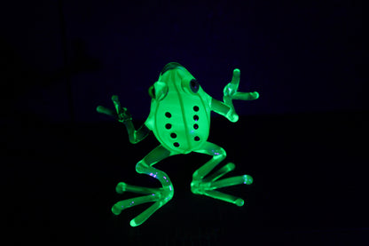 Green Uranium Glass Frog Hand-Blown Collectible Figurine Blown Uranium Vaseline Glass Figurine Frog necklace Glass UV Miniature Glass Frog