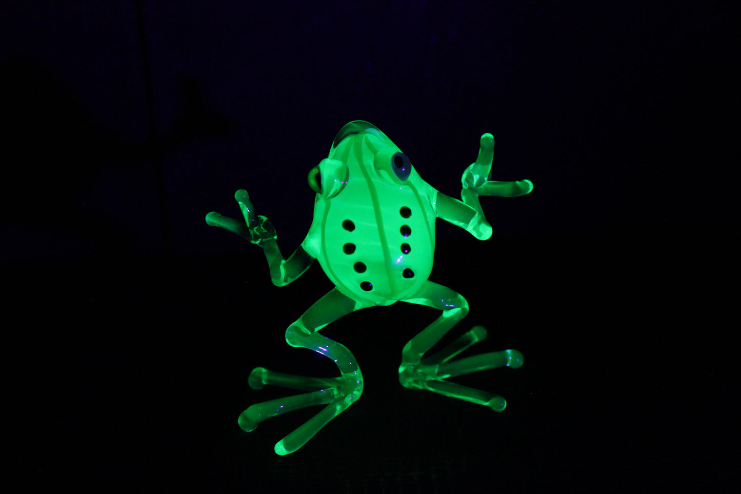 Green Uranium Glass Frog Hand-Blown Collectible Figurine Blown Uranium Vaseline Glass Figurine Frog necklace Glass UV Miniature Glass Frog