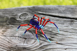 Artisan-Crafted Mini Glass Arachnid Figurine for Display