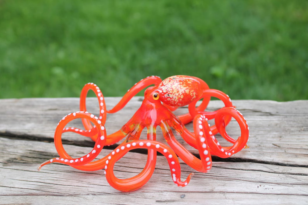 Beautiful Miniature Glass Octopus Collectible, a Gorgeous and Intricate Glass Figurine