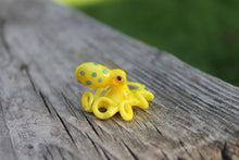 Load image into Gallery viewer, Colorful Miniature Murano Glass Octopus Sculpture, Handcrafted with a Vibrant and Lively Color Palette
