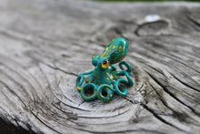 Load image into Gallery viewer, Radiant Miniature Handmade Glass Octopus Model, a Bright and Shining Decorative Piece
