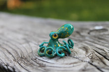 Load image into Gallery viewer, Radiant Miniature Handmade Glass Octopus Model, a Bright and Shining Decorative Piece
