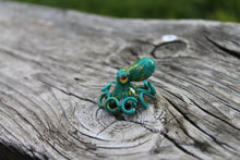 Load image into Gallery viewer, Radiant Miniature Handmade Glass Octopus Model, a Bright and Shining Decorative Piece
