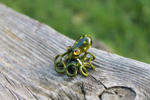 Green Artistic Miniature Handmade Glass Octopus Figurine, a Beautiful and Creative Glass Art Piece