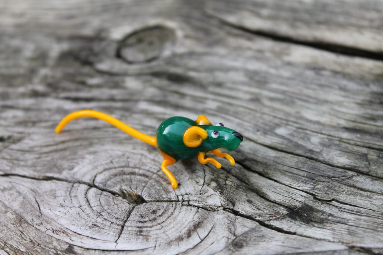 Green And Yellow Glass Rat Figurine – Handcrafted Murano Miniature
