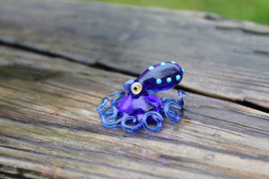 Deep Blue Artistic Miniature Handmade Glass Octopus Figurine, a Beautiful and Creative Glass Art Piece