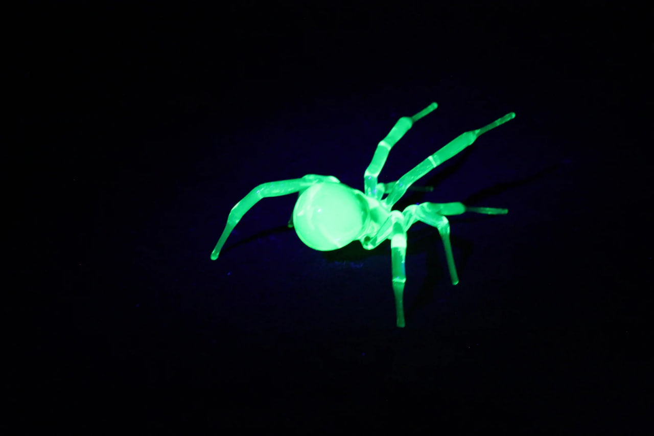 Luminous Uranium Glass Spider Figurine – UV Reactive Decor
