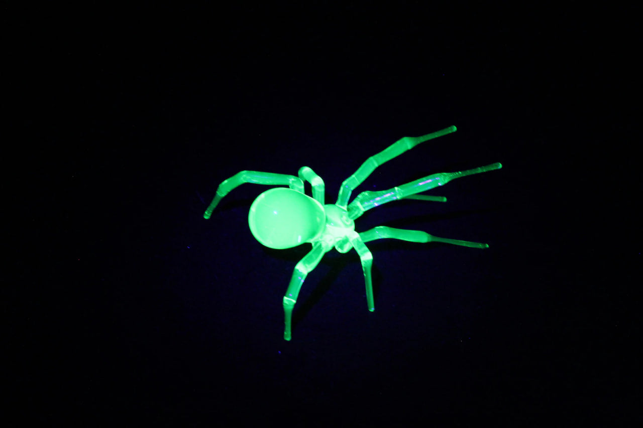 Luminous Uranium Glass Spider Figurine – UV Reactive Decor
