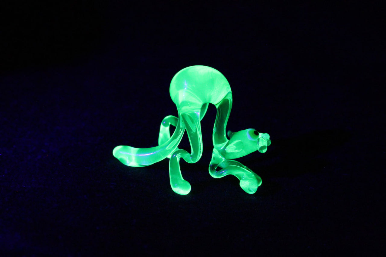 Glowing Green Cat Figurine – Uranium Glass Miniature