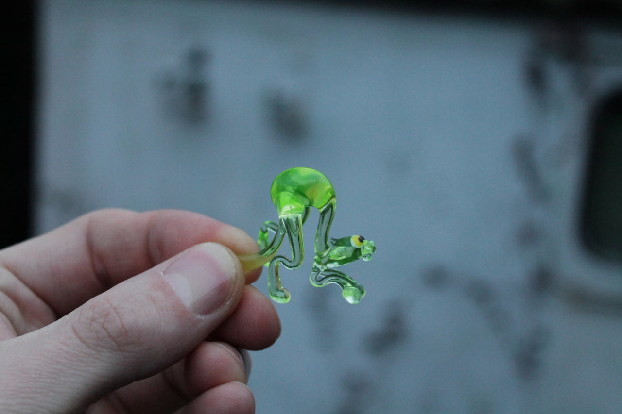 Glowing Green Cat Figurine – Uranium Glass Miniature
