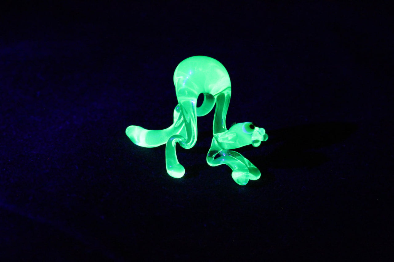 Glowing Green Cat Figurine – Uranium Glass Miniature