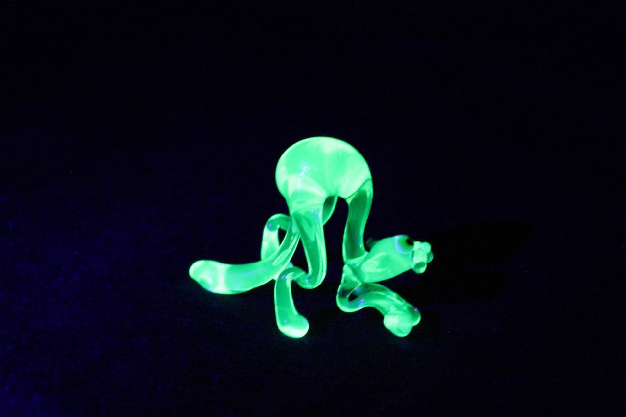 Glowing Green Cat Figurine – Uranium Glass Miniature