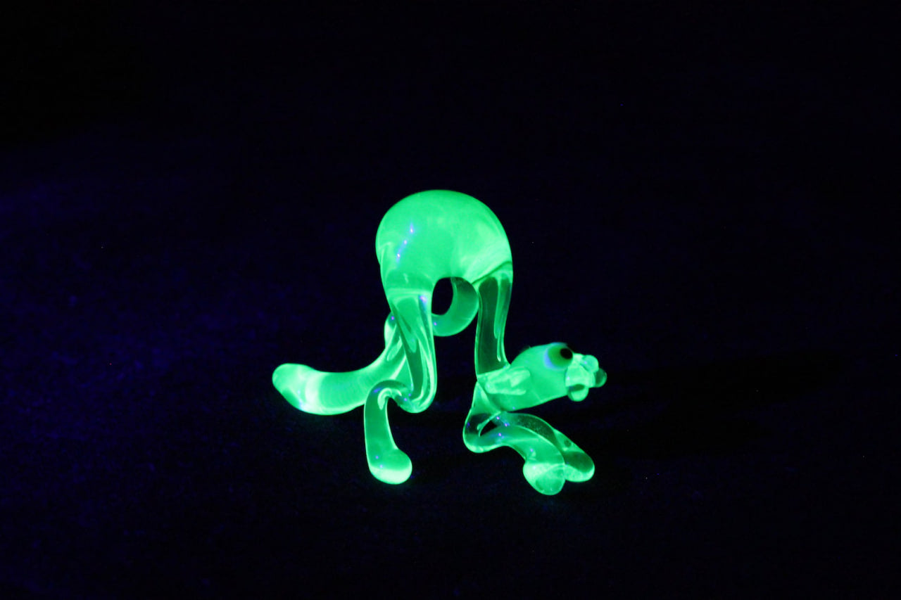 Glowing Green Cat Figurine – Uranium Glass Miniature