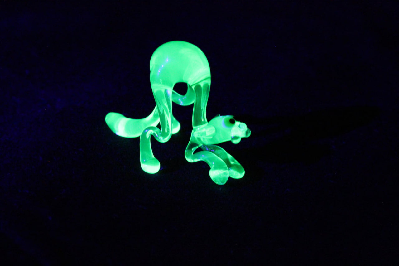 Glowing Green Cat Figurine – Uranium Glass Miniature